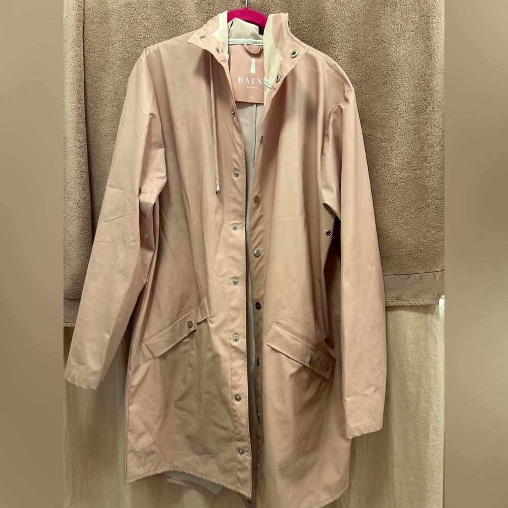 Dusty rose RAINS jacket!